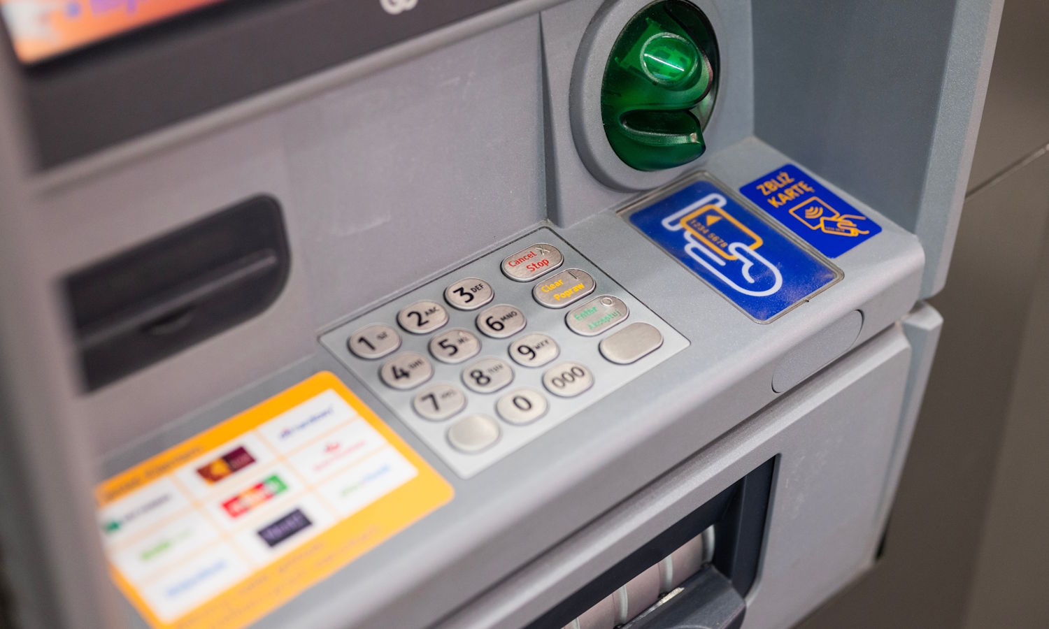 Bankomat pułapka. W moment wydrenuje kasę z konta