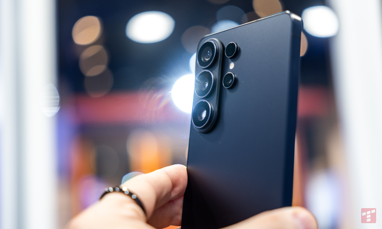 Klienci zwracają Galaxy S26 Ultra. Innowacja Samsunga sprawia problemy