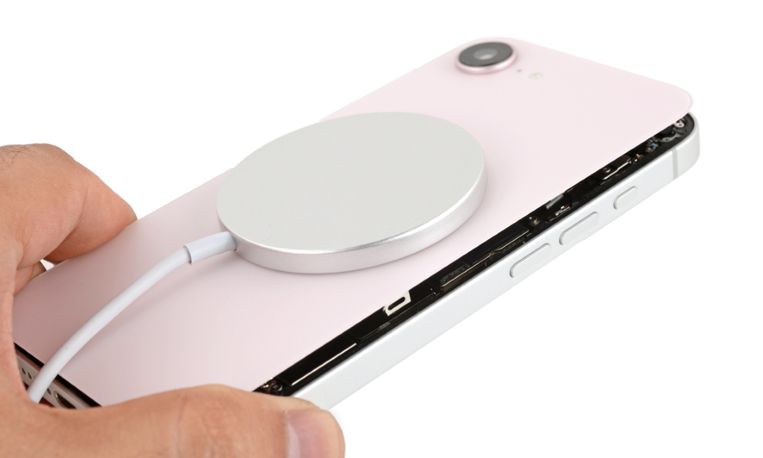 IPhone 17e rozebrany na części. Apple przywraca kluczową funkcję