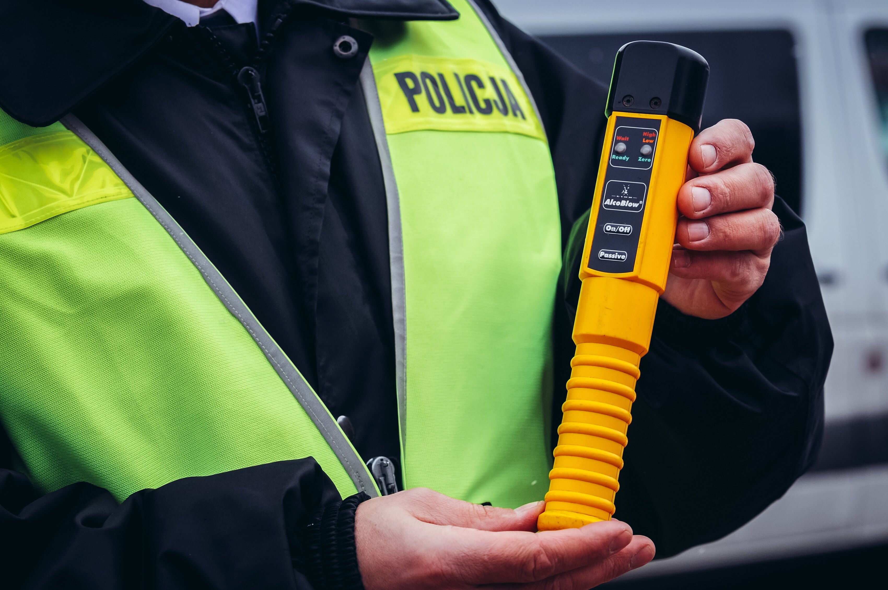 Skarbówka wyprzedaje auta pijanych kierowców. To już miliony