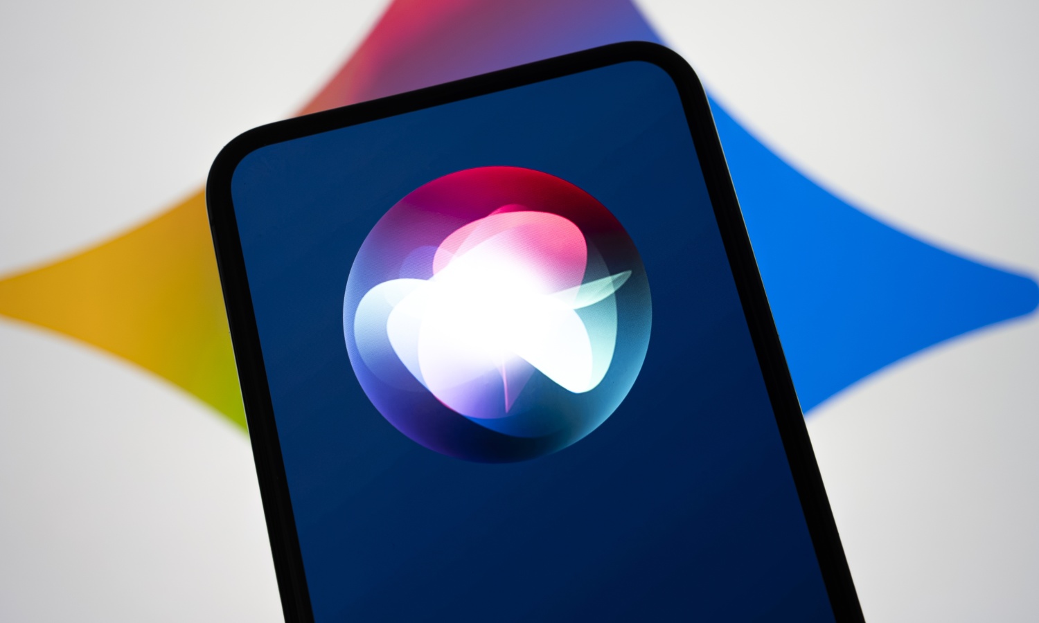 Rewolucja w iOS 27. Koniec monopolu ChatGPT w iPhonie