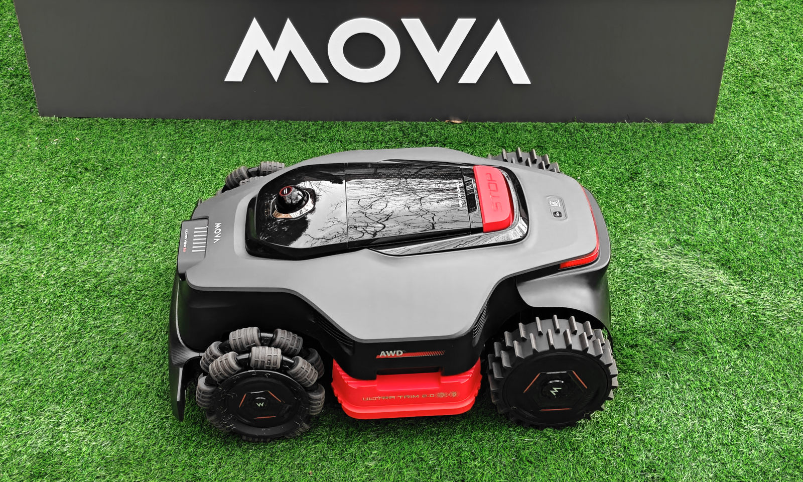 Napęd 4x4, kamera i AI. Tak wygląda nowa era koszenia trawnika