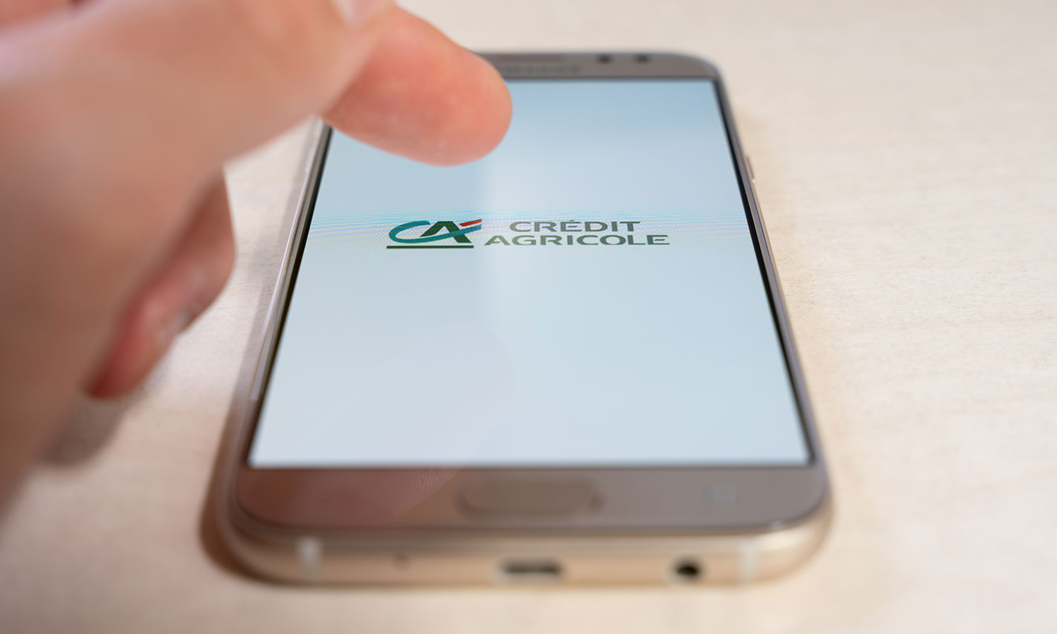 Credit Agricole z nową funkcją. "Sprawdź w aplikacji"