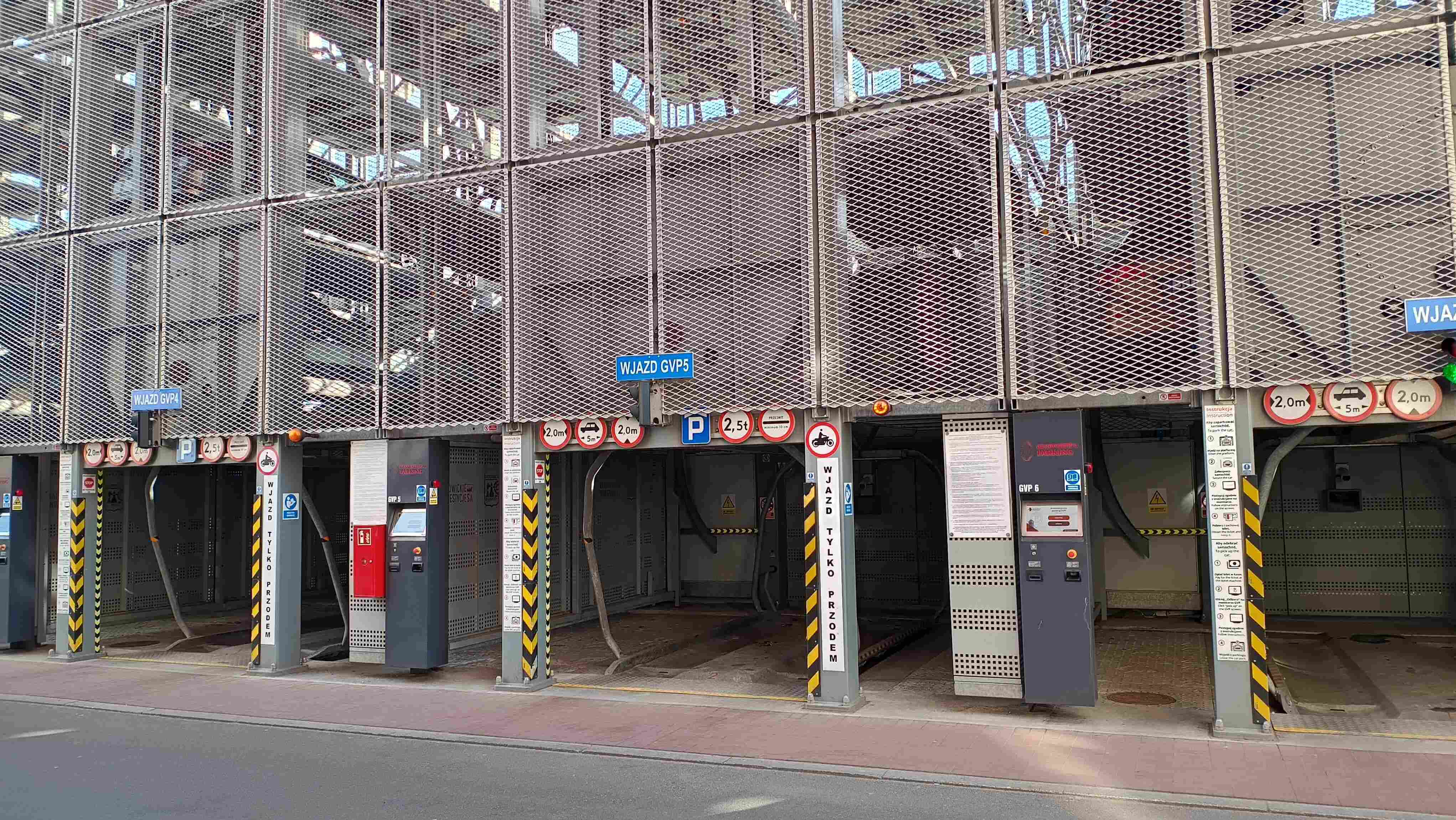 Automatyczny parking w Katowicach. Czy to ma sens?