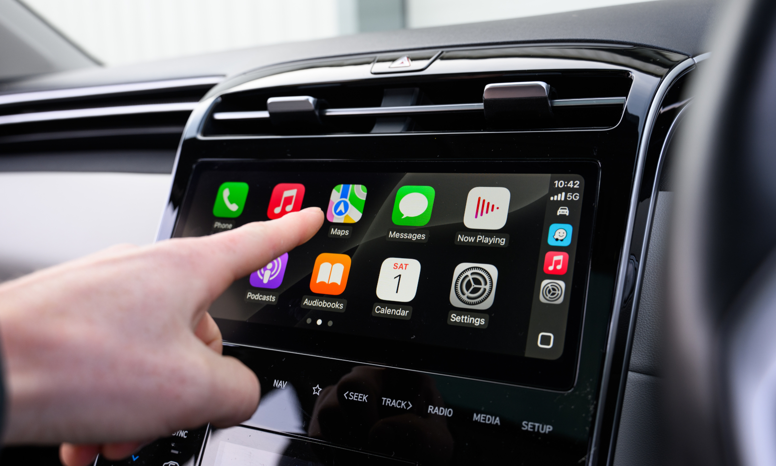 Android Auto bez Google Meet, choć Apple CarPlay już ma