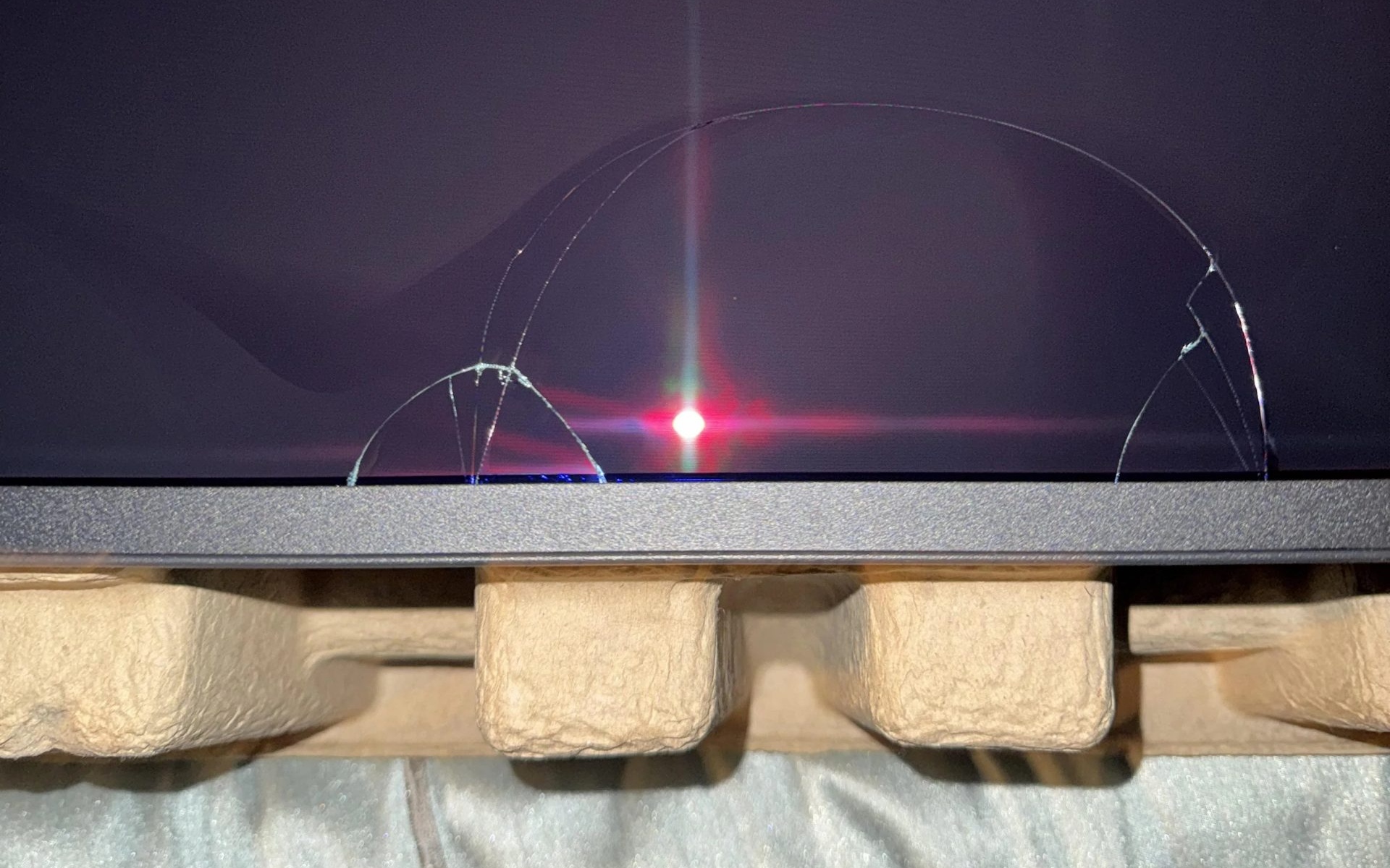 ASUS nawalił kolejny raz. Klienci dostają uszkodzone monitory