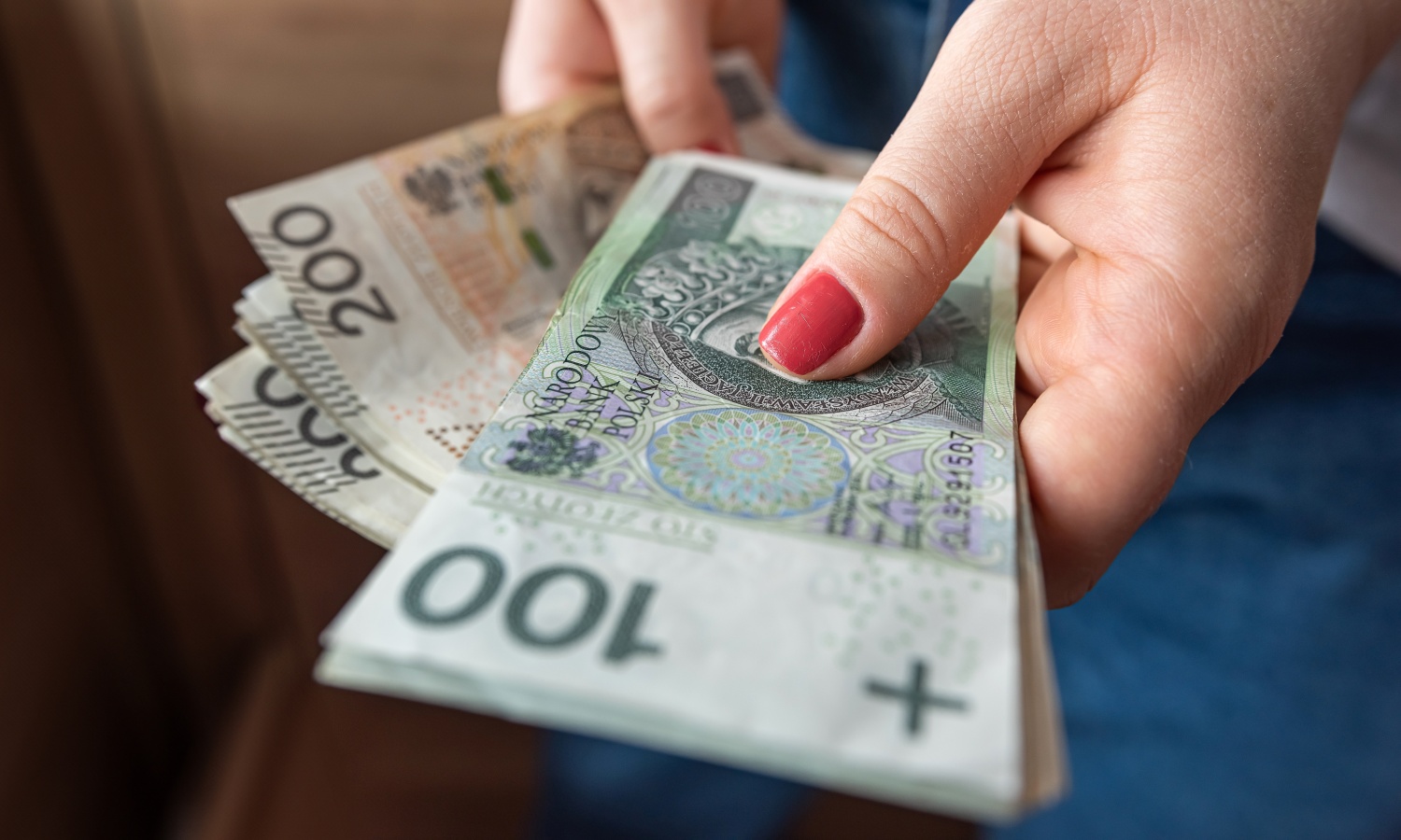 Oszuści podszyli się pod policję. Kobieta niemal straciła oszczędności