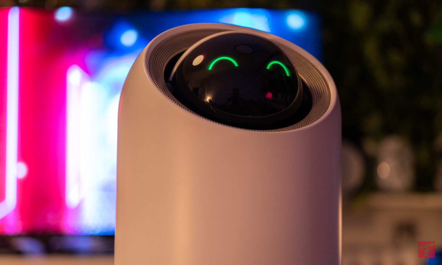 Mova Stellar X10 - mały oczyszczacz powietrza z kocimi oczkami (test)