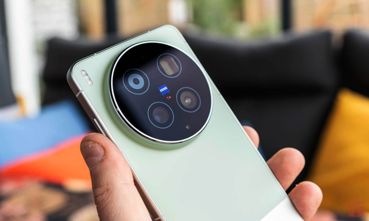 Koniec chińskich superflagowców? Rosnące ceny RAM zabiją Ultry