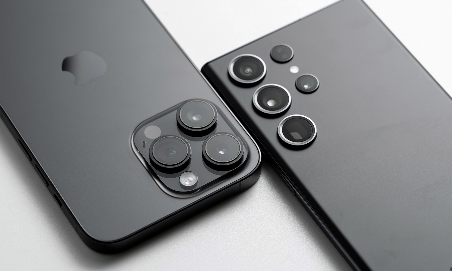 Nie ma zgody. Samsung przez cały czas królem, Apple drugi