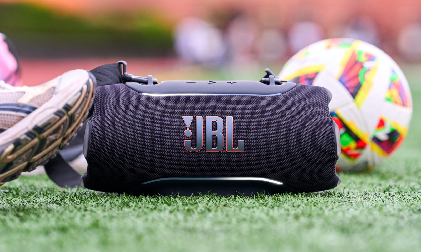 JBL odświeża dwie kultowe serie. Na majówkę obowiązkowo