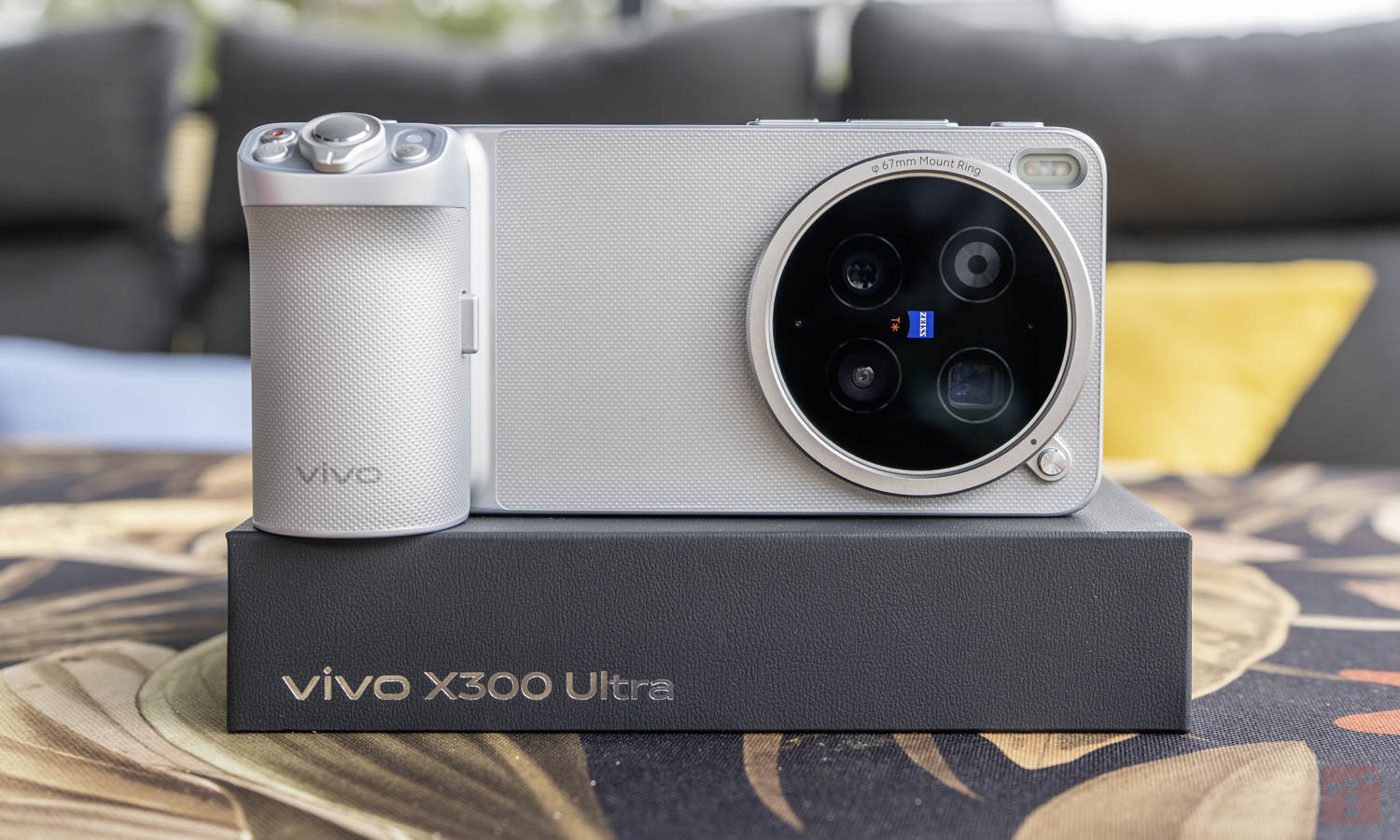 Najlepszy fotograficzny telefon z zepsutym aparatem. Polacy w szoku