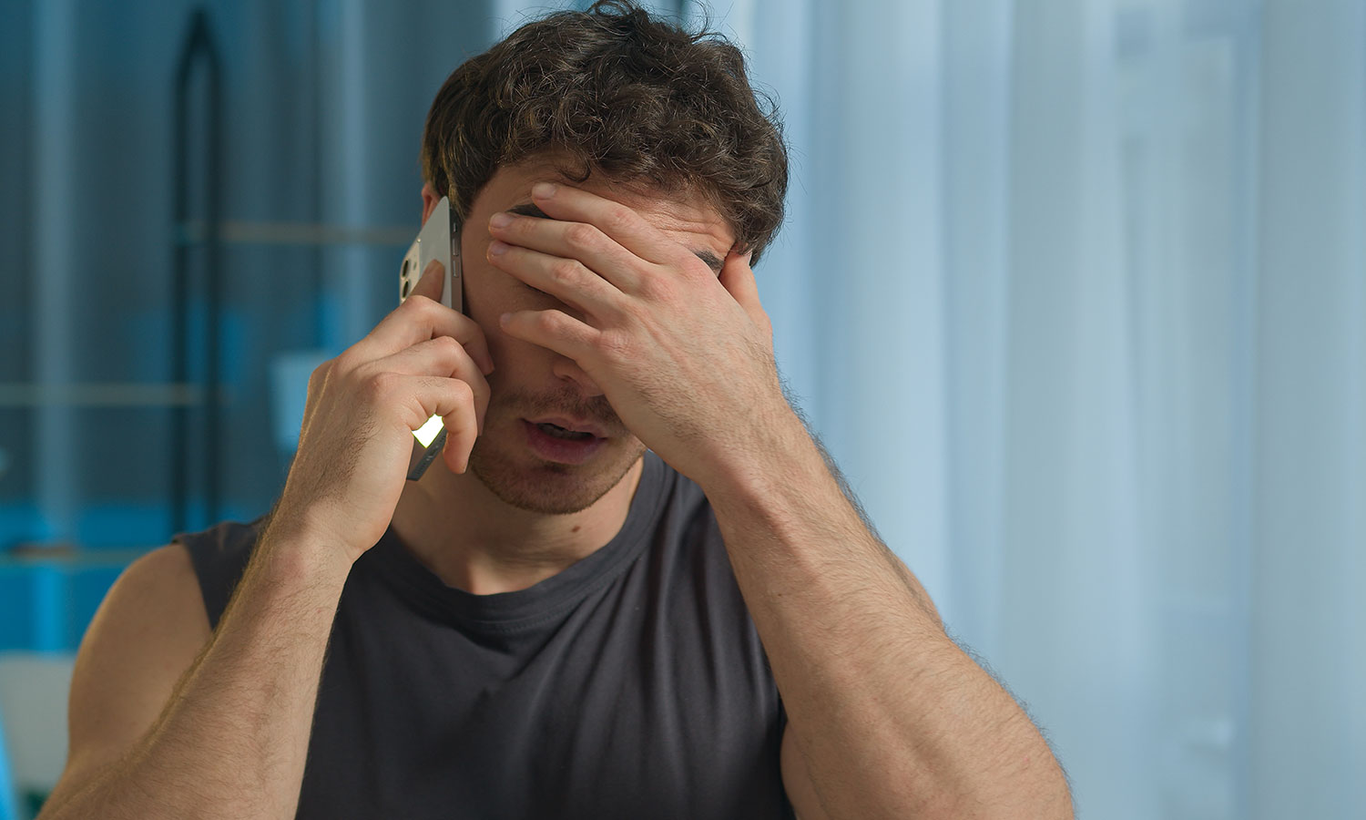 Jeden telefon, a potem problemy. Początek jest zawsze podobny