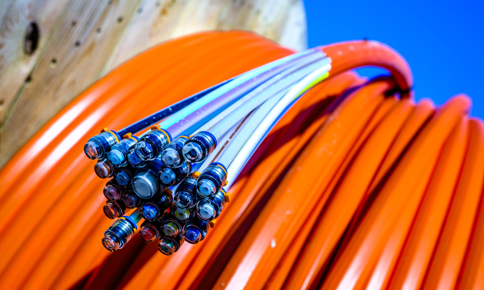 Orange: ponad 100 tys. gospodarstw już w zasięgu światłowodu z KPO