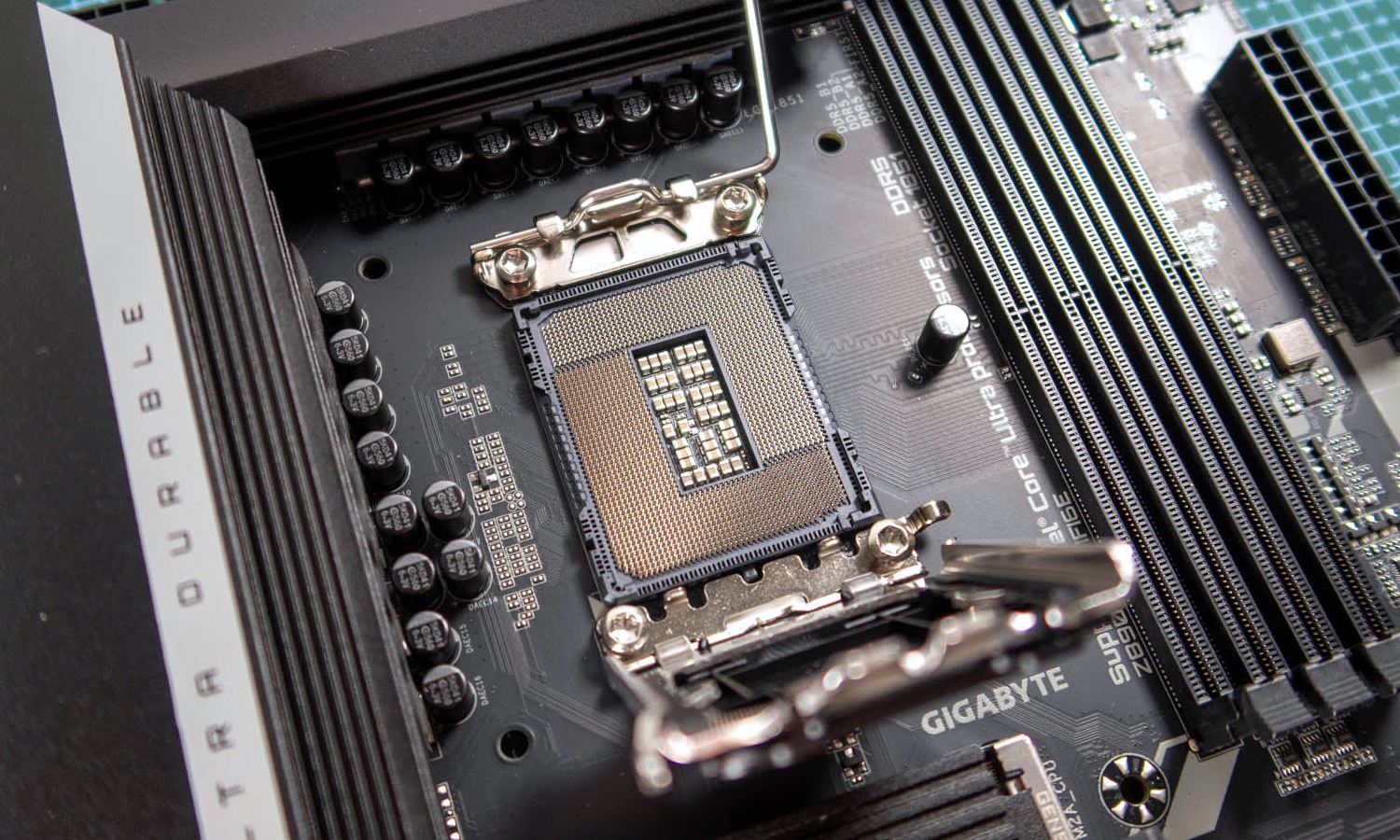 Intel namiesza przy Nova Lake. Płyty Z970 trafią do mainstreamu