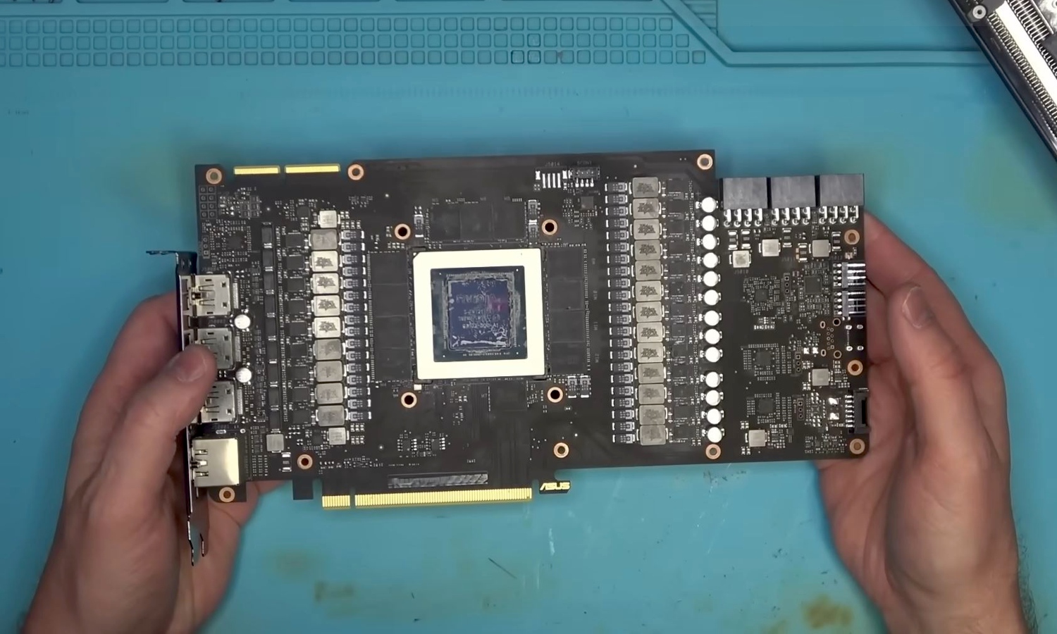 Jedna zła śrubka. Tyle wystarczy by zabić kartę graficzną