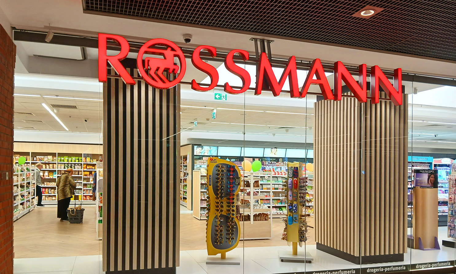 Rossmann kokietuje promocją. Wyciągniesz spod łóżka i już nie schowasz