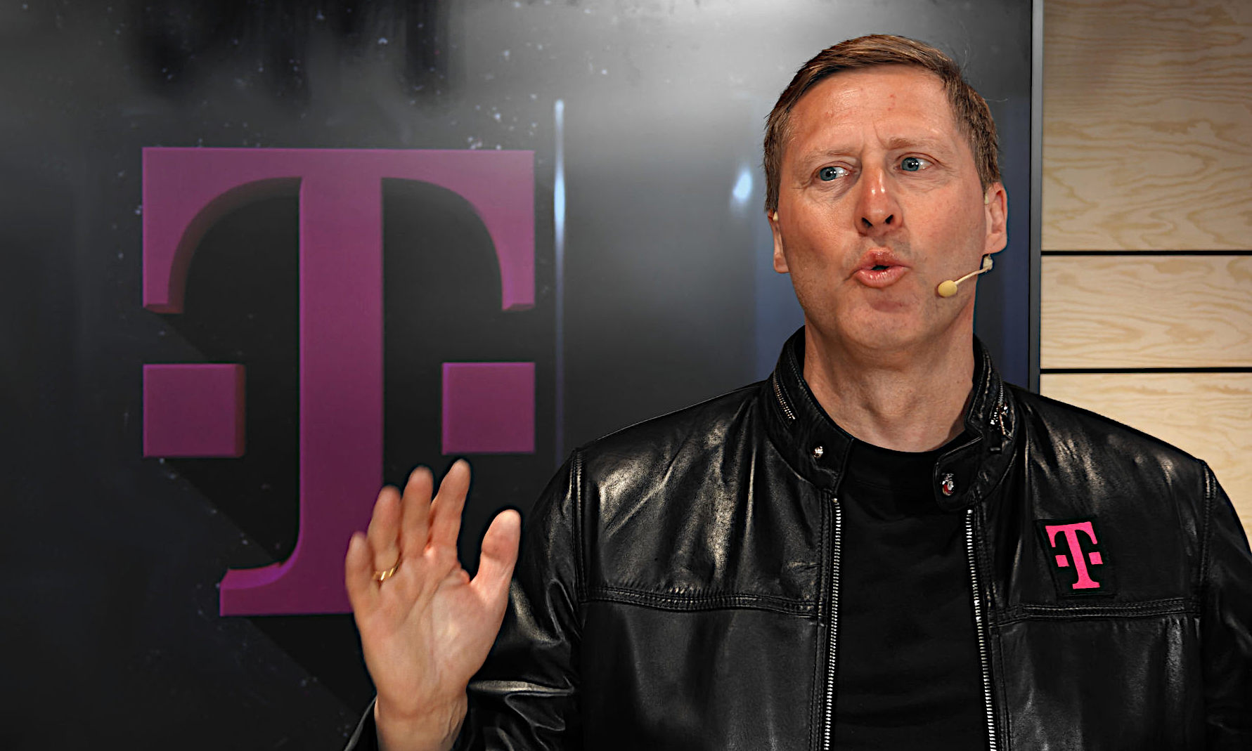 Światłowodowy gigant na celowniku T-Mobile. Fiberhost blisko przejęcia