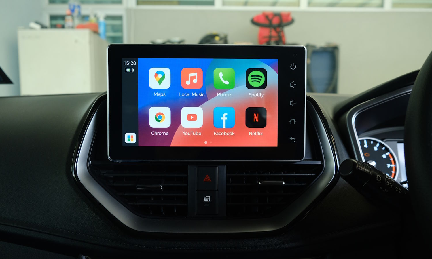 Android Auto ułatwia życie kierowcom. Wystarczy przesunąć palcem