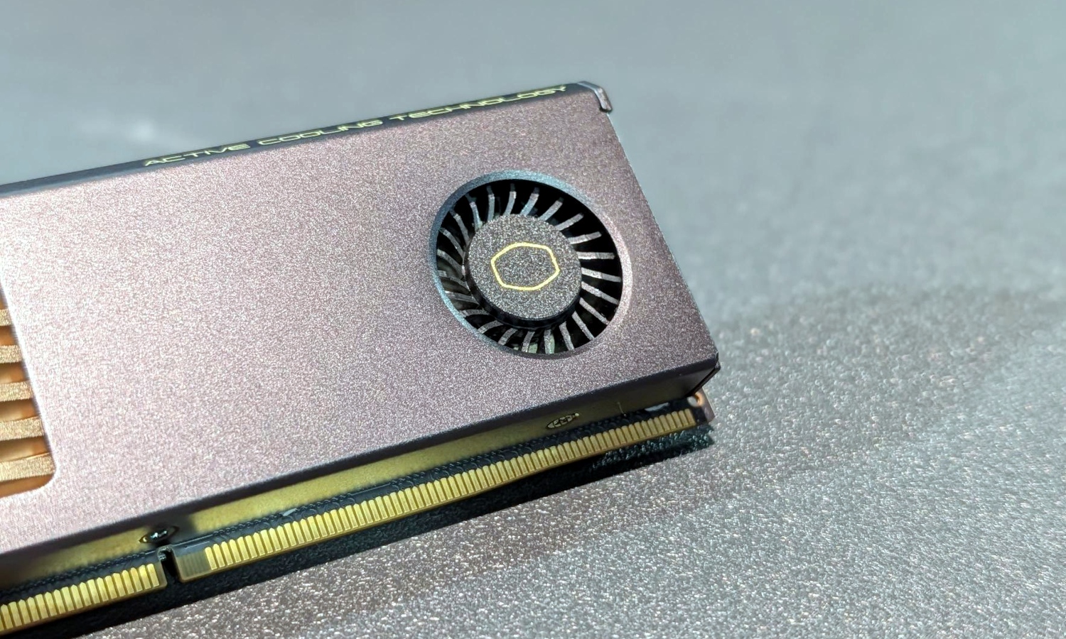DDR5 było za tanie? Nadciągają moduły RAM z aktywnym chłodzeniem