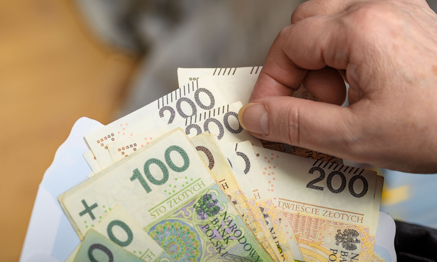 Zobacz, ile pieniędzy Polacy mają w bankach. Kwota zwala z nóg