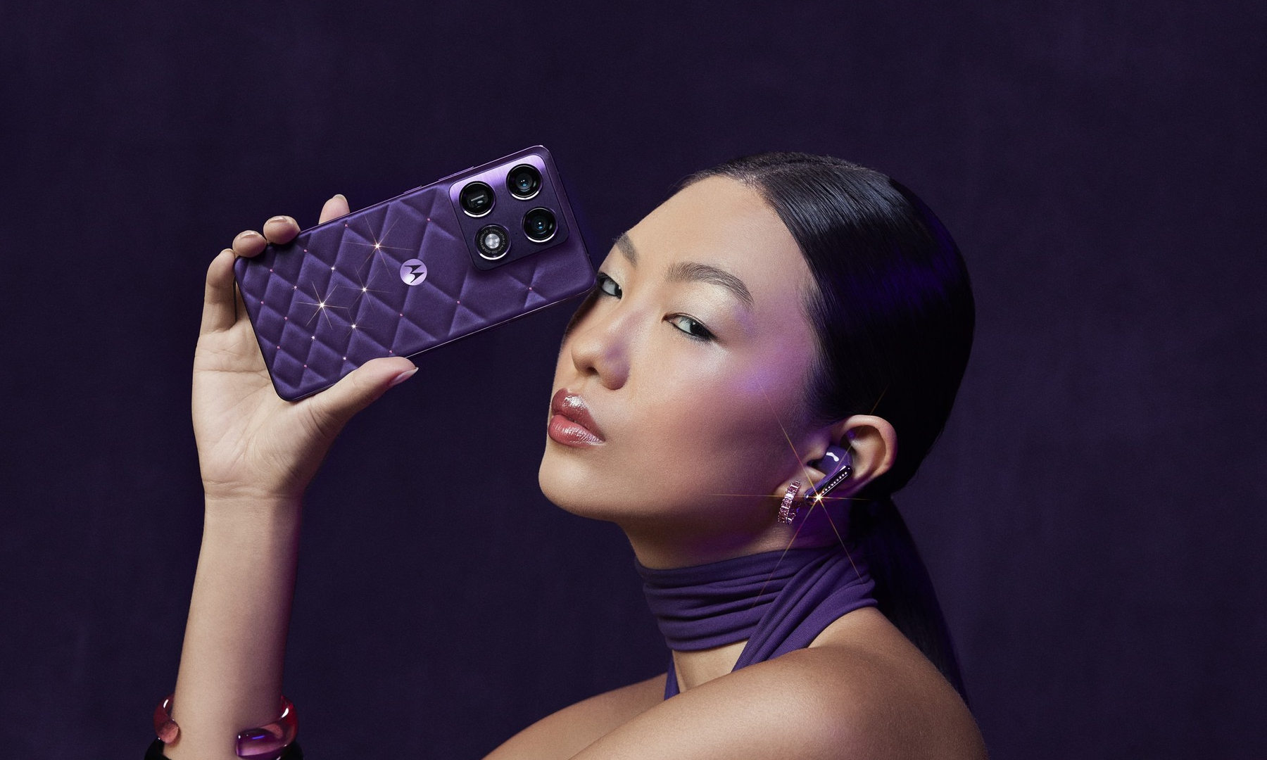 Zamiast zwykłej obudowy dali jedwab i gwiazdy. Nowa Motorola Signature