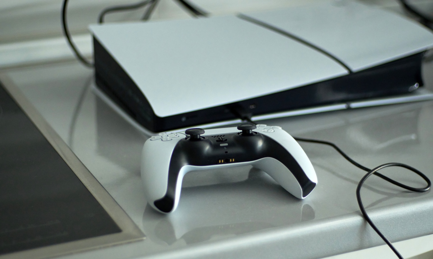 Ukryta funkcja PlayStation 5. Oszczędzisz na prądzie bez utraty frajdy