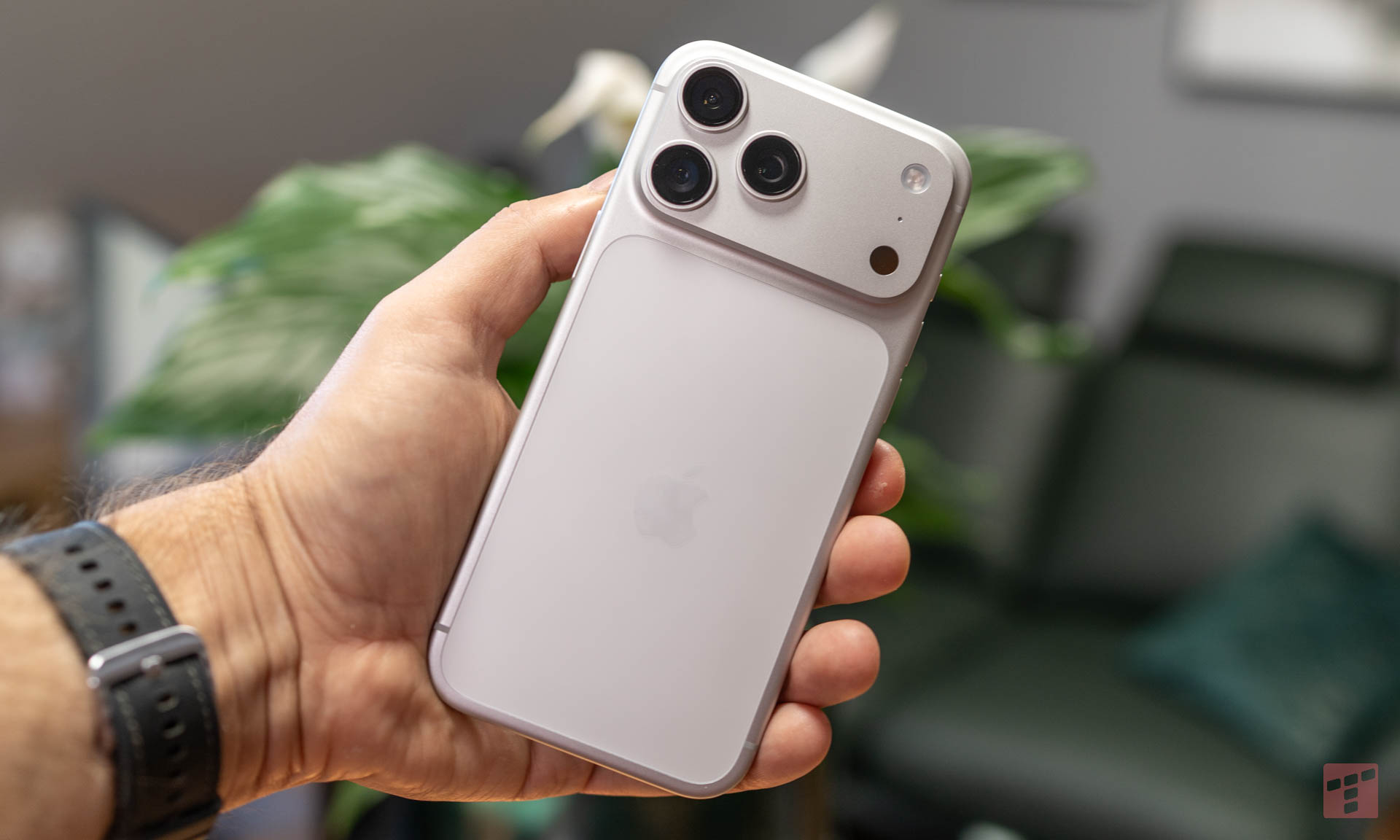 Twój iPhone ma poważną lukę w zabezpieczeniach. Apple jej nie naprawi