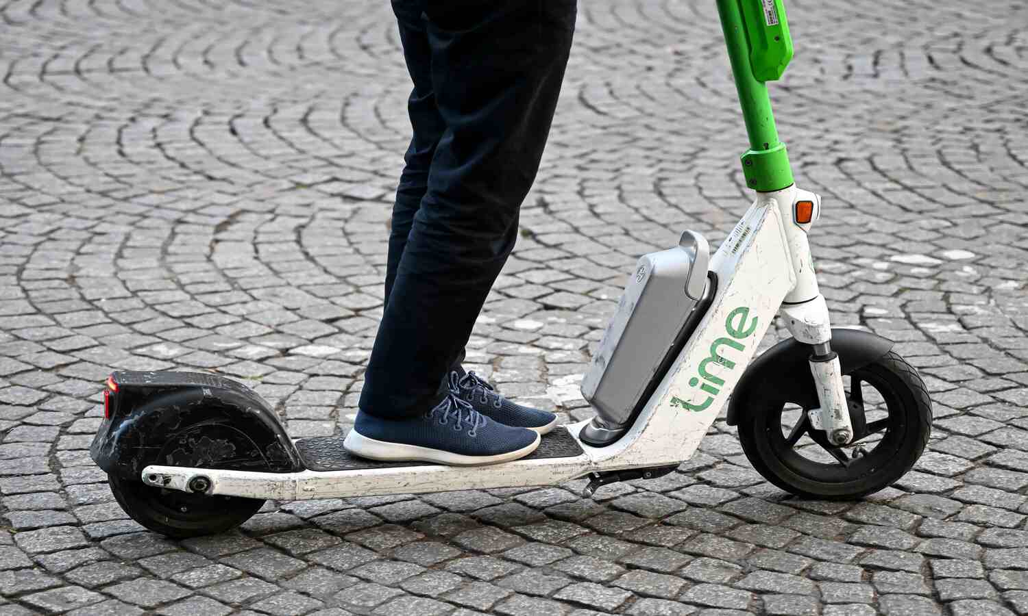 Biznes w XXI wieku: firma notuje wielkie straty, kurs akcji rośnie