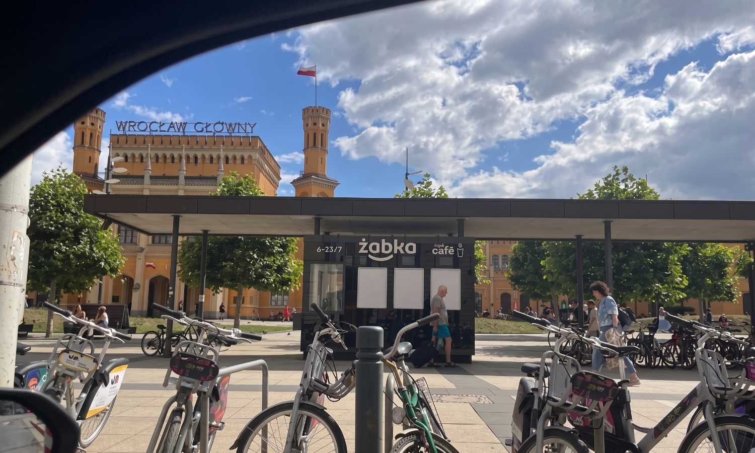 Pierwsza taka Żabka w Polsce. Szalone 8 metrów kwadratowych