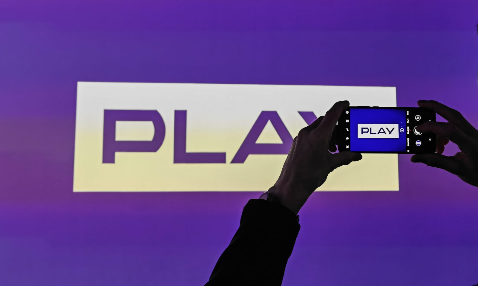 Play zwiększy zasięg i będzie rozdawał startery z internetem 5G
