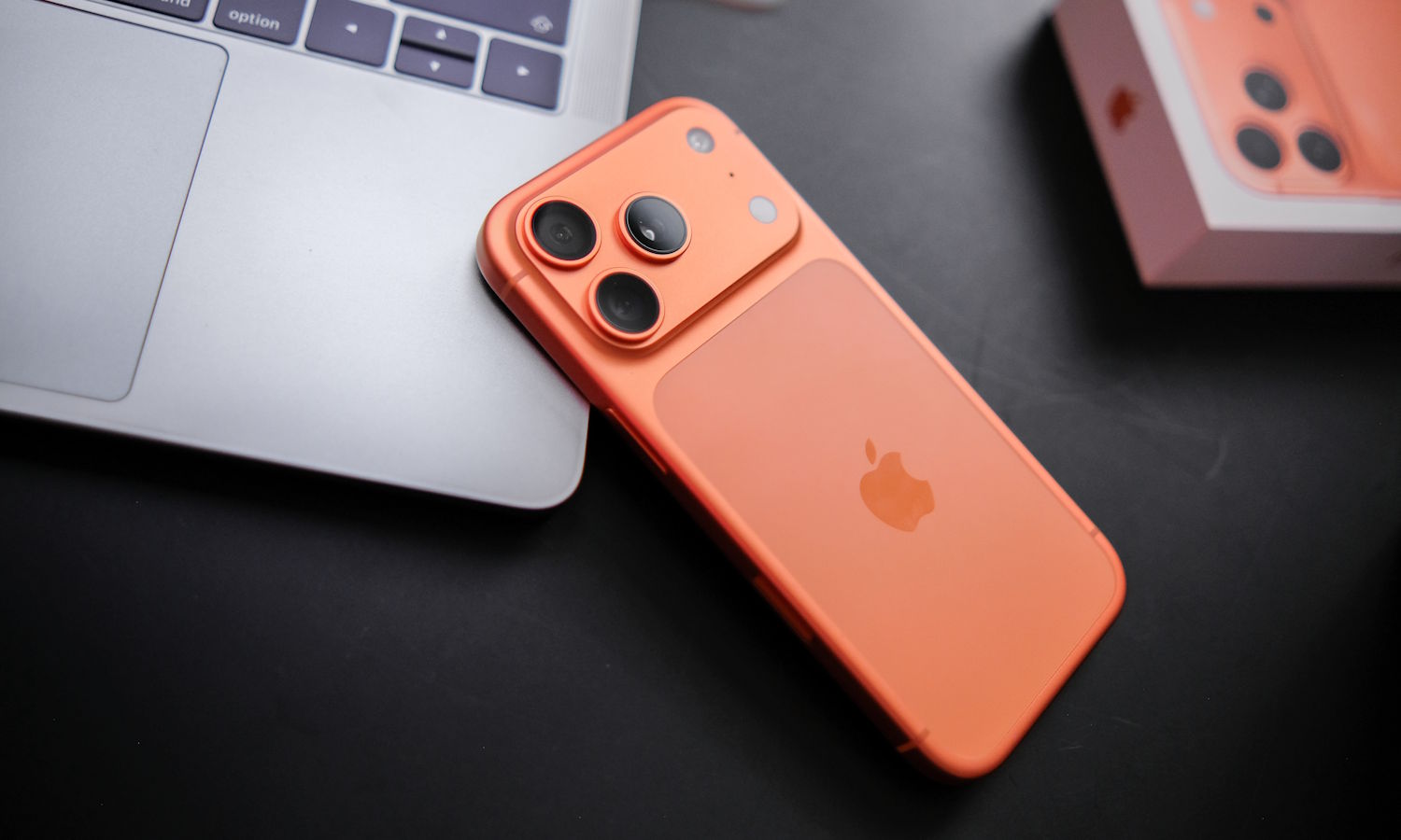 Apple bawi się w ryzykowną grę. Testuje nowe pamięci