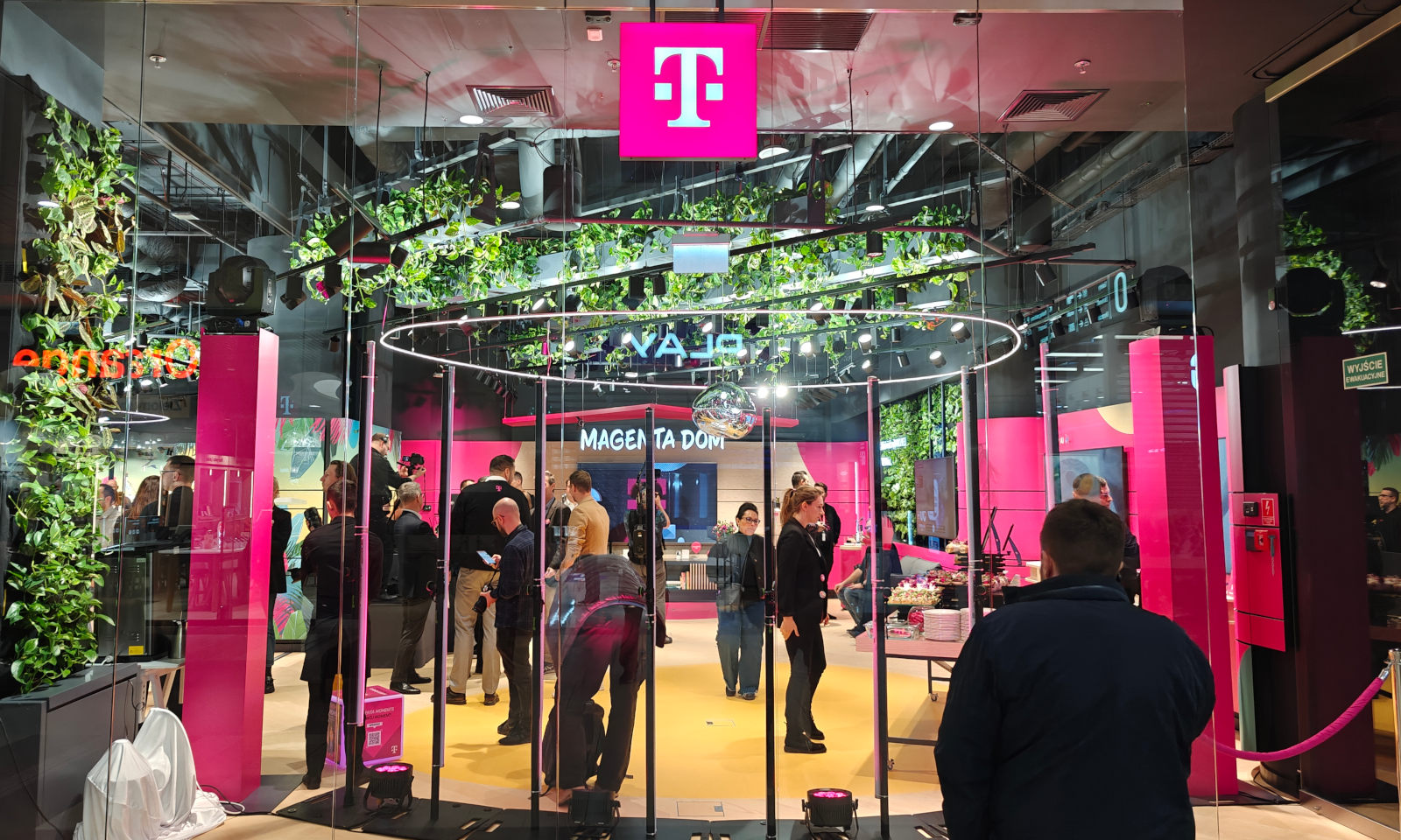 T-Mobile utrzymuje tempo. Chwali się już zasięgiem na 94%