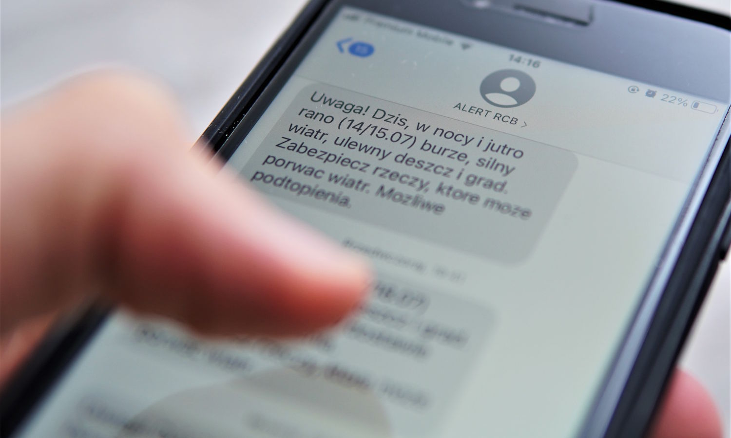 Telefony zawyją u Polaków. Cell Broadcast staje się faktem