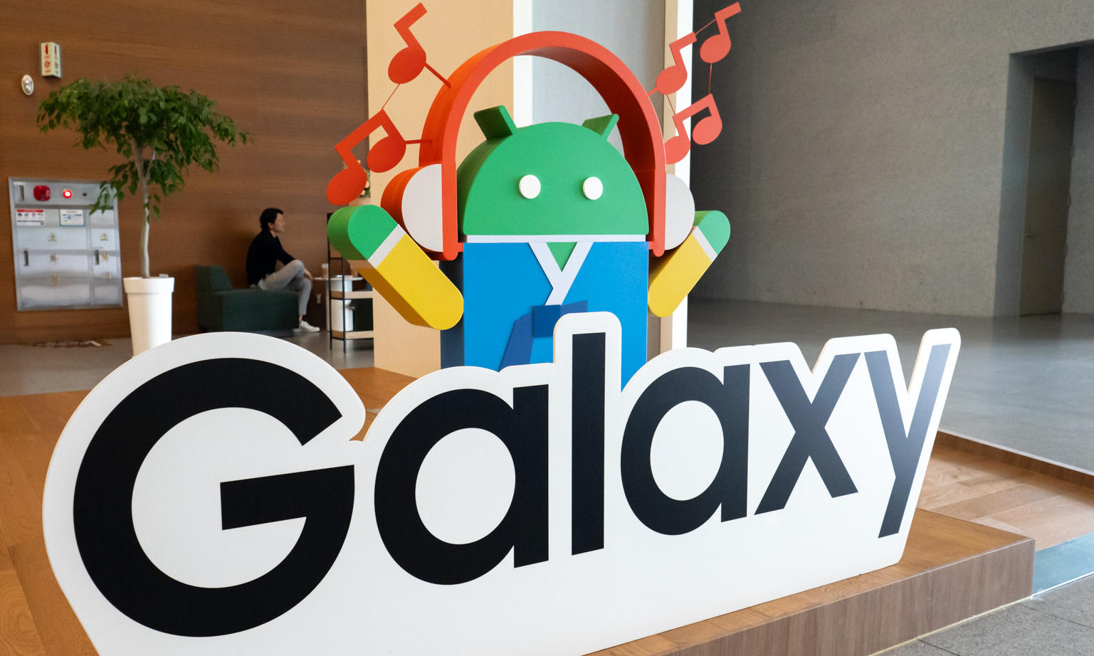 Samsung aktualizuje 9-letnie smartfony. To ktoś jeszcze ich używa?