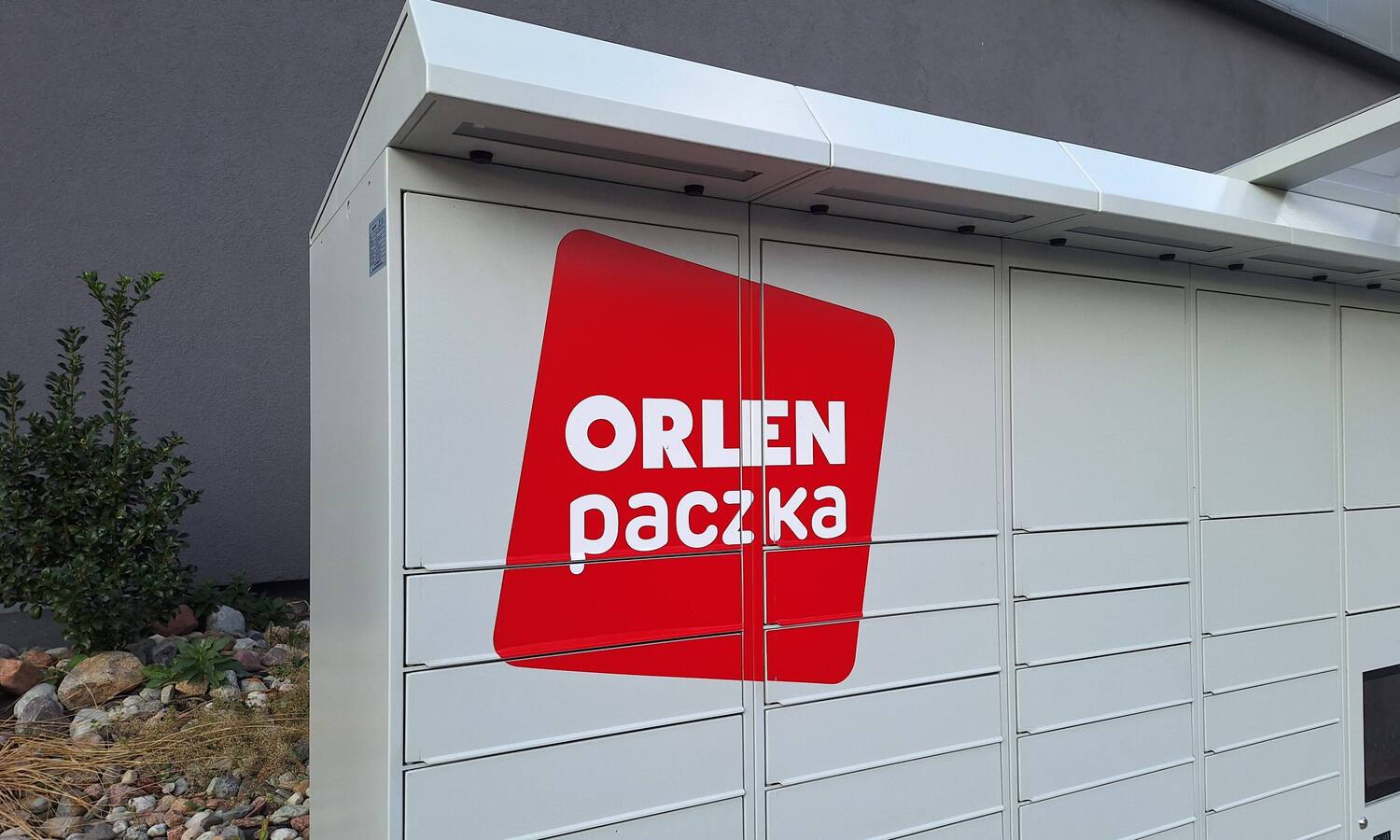 Ruchy wśród automatów paczkowych. Zniknie jeden operator