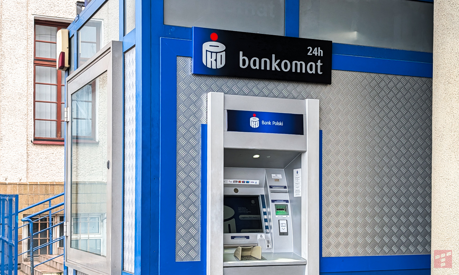 PKO BP wydał pilny komunikat. Zapoznaj się przed niedzielą