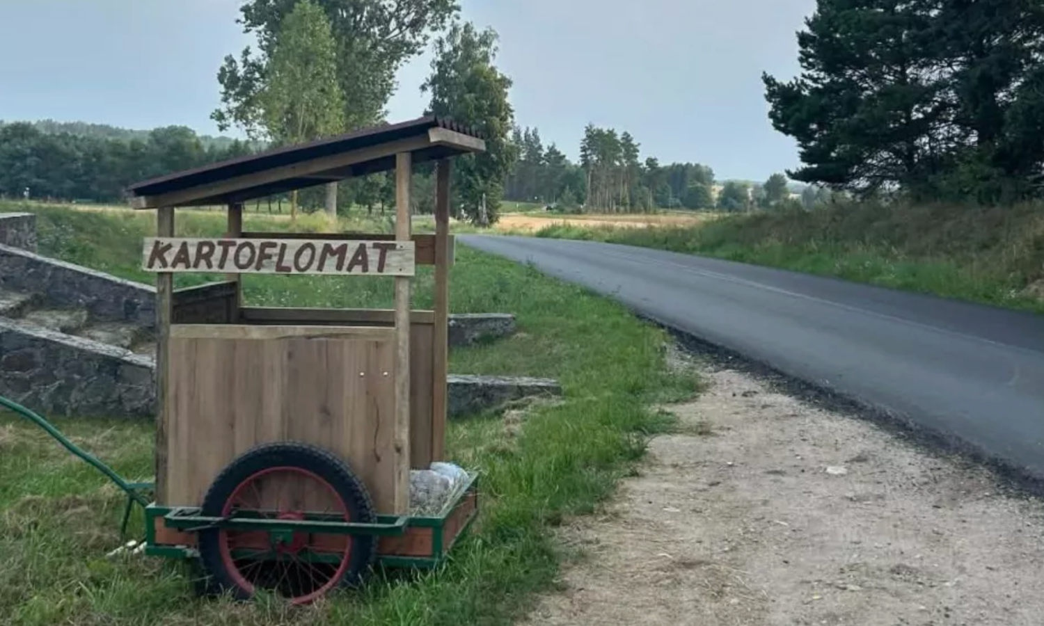 Najdziwniejszy obiekt na Podlasiu? Łączy kilka desek i BLIK
