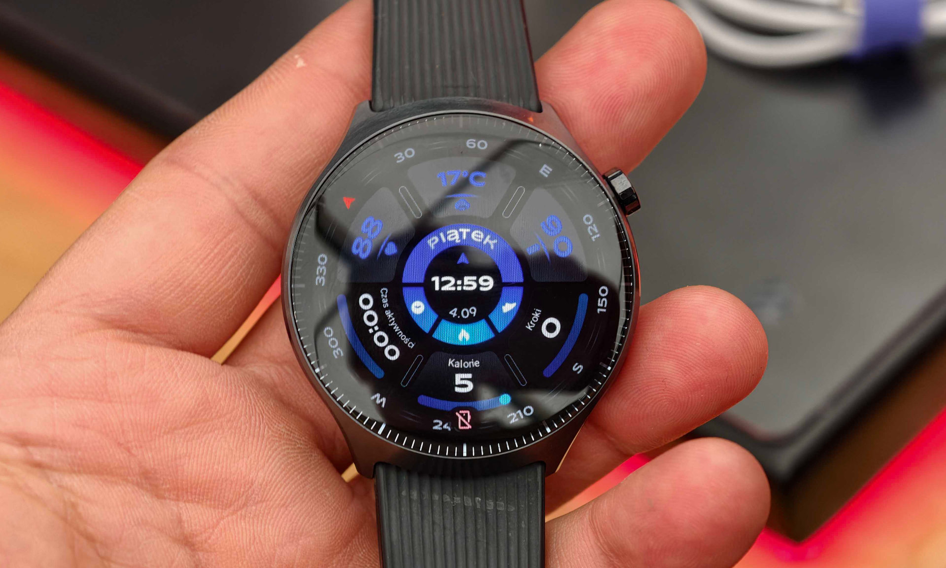 Motorola zrobiła wypasiony zegarek. Pomógł znany producent z branży