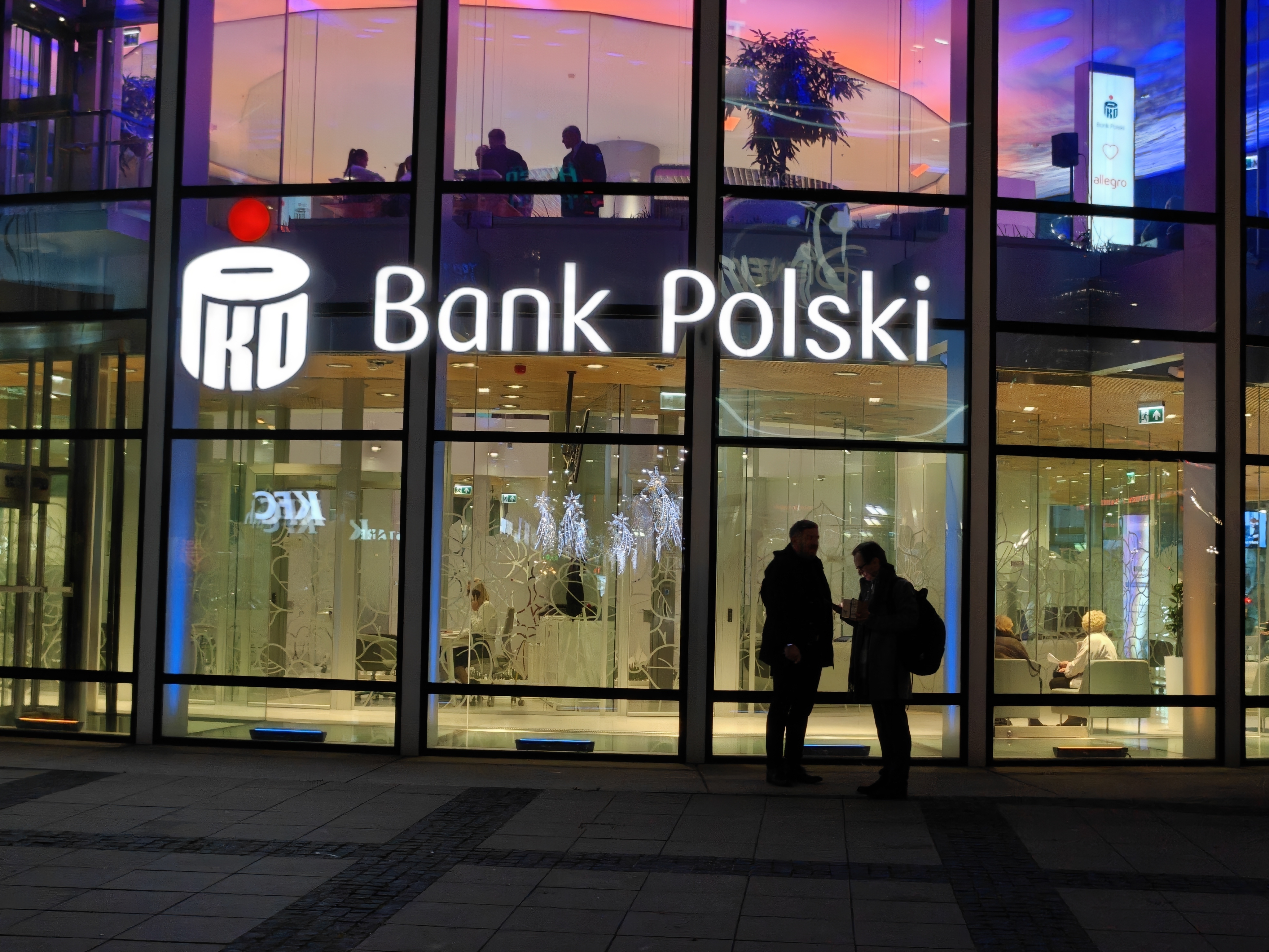 Konto PKO BP uruchomisz na Allegro. Współpraca gigantów nabiera tempa