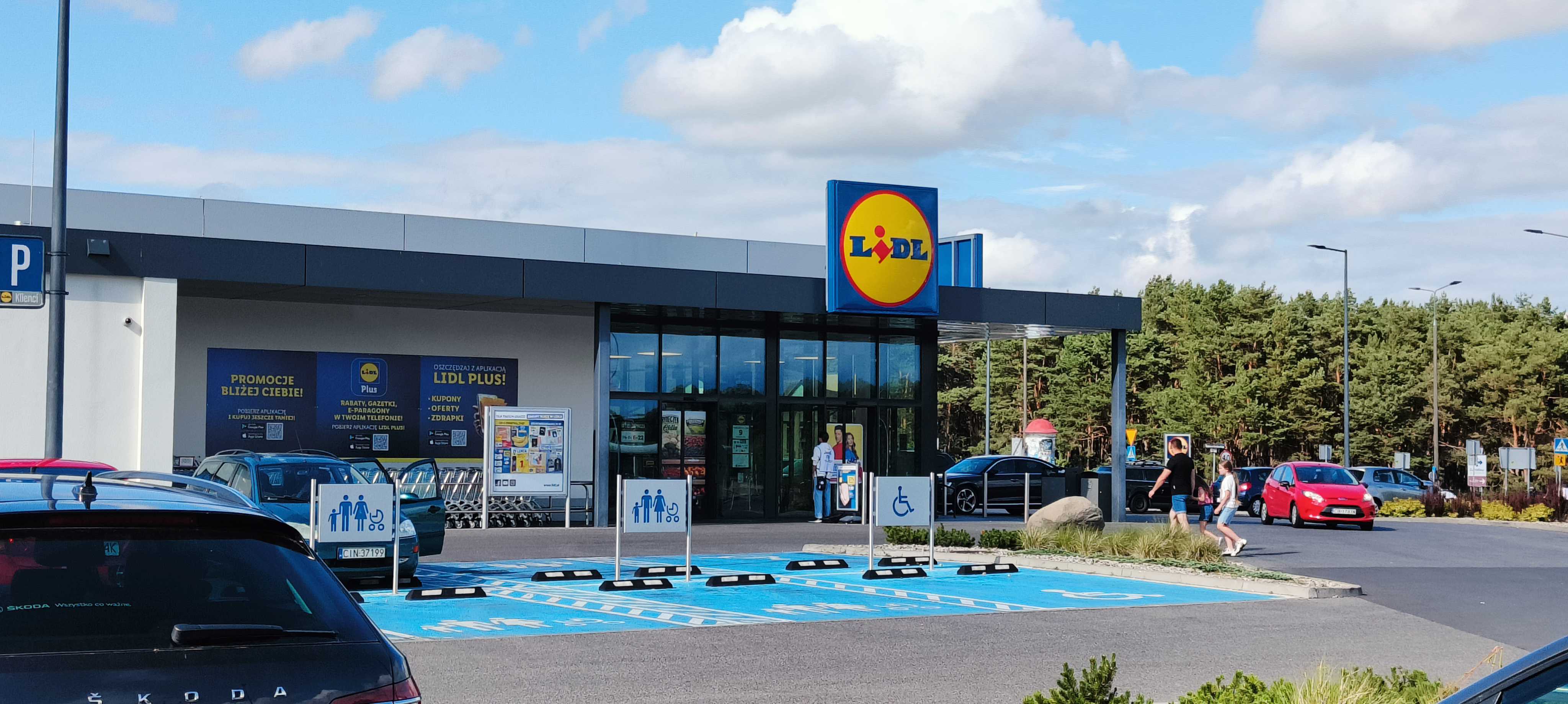 Lidl walczy o miejsce. Ikoniczny element zniknie spod sklepów