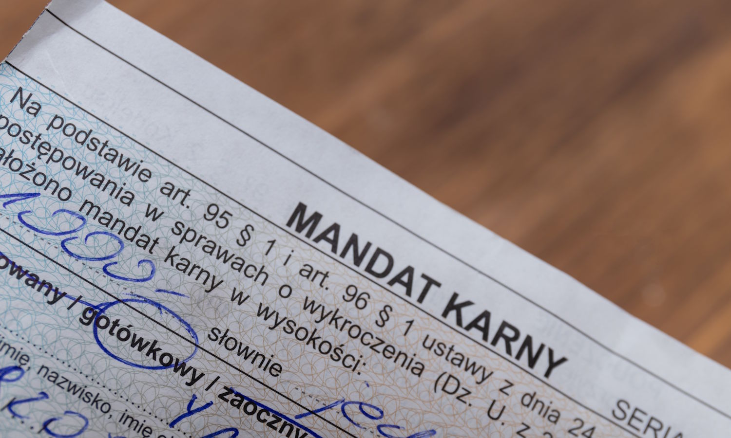 Wręczają mandacik, ale chyba za przekroczenie piękności