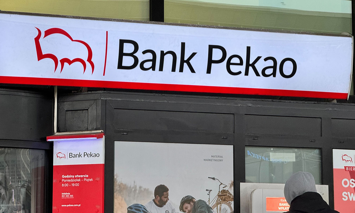 Klienci Pekao znów nabijani w butelkę. Chodzi o oferty