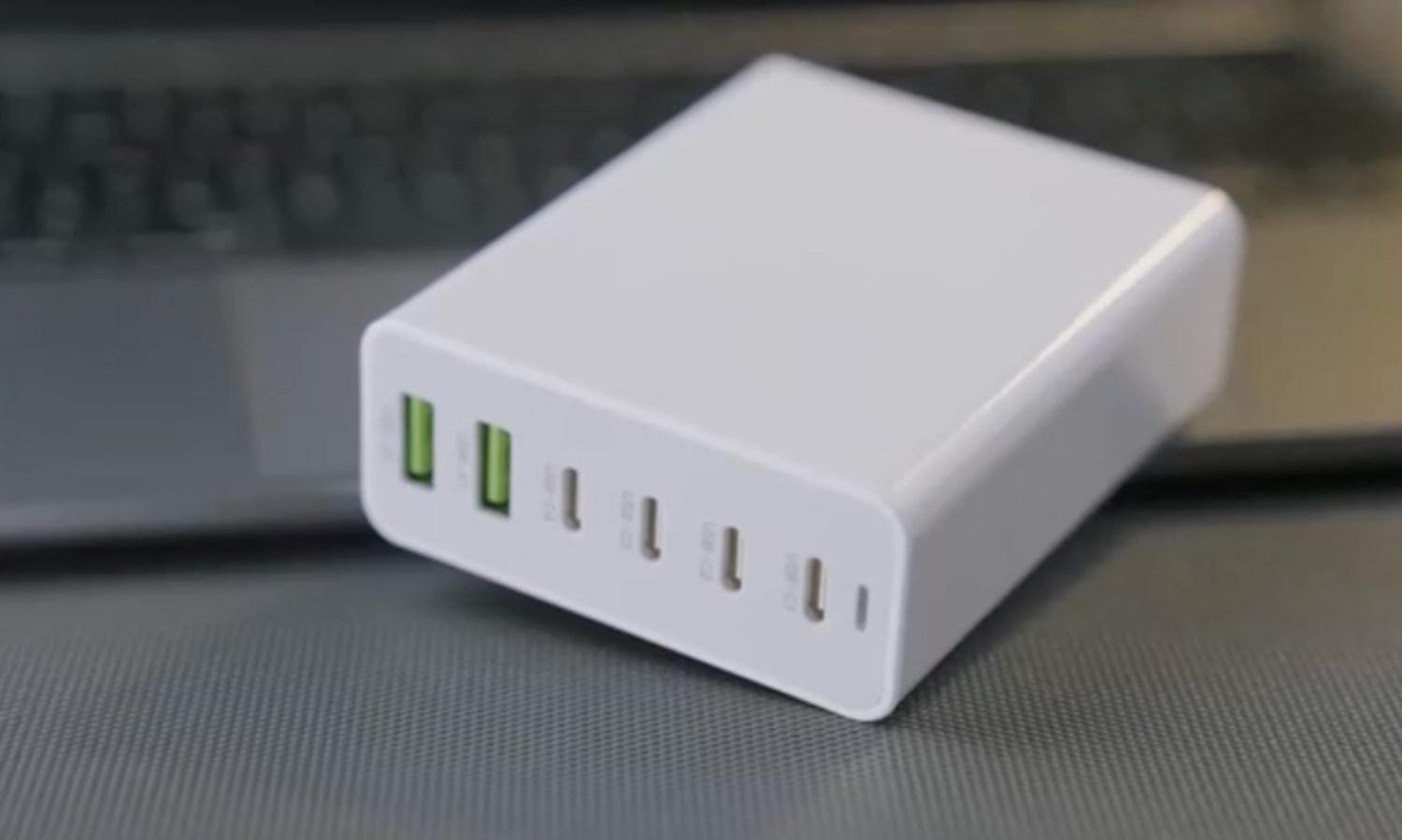 Ta ładowarka ma 120 W, 6 portów i kosztuje tylko 65 zł