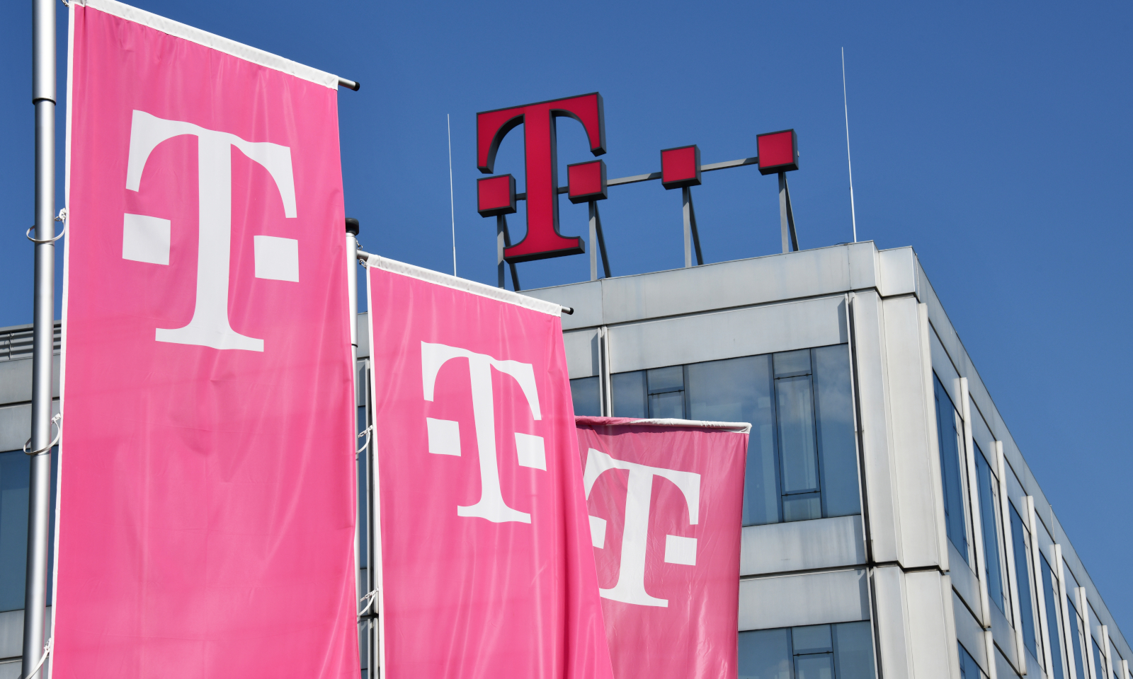 Właściciel T-Mobile uruchamia globalną usługę eSIM T-Travel