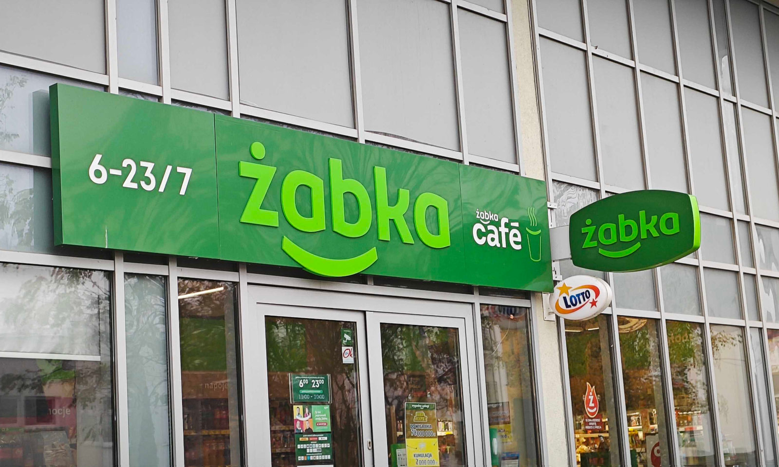 Żabka zaskakuje nowością. Teraz zamówisz też smakowe