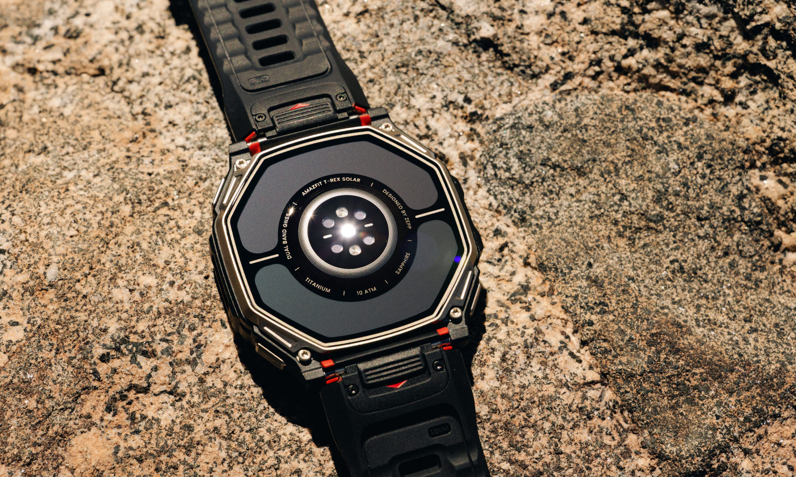 Dwa panele solarne w jednym zegarku. Amazfit T-Rex Dual Solar zaskakuje genialnym pomysłem
