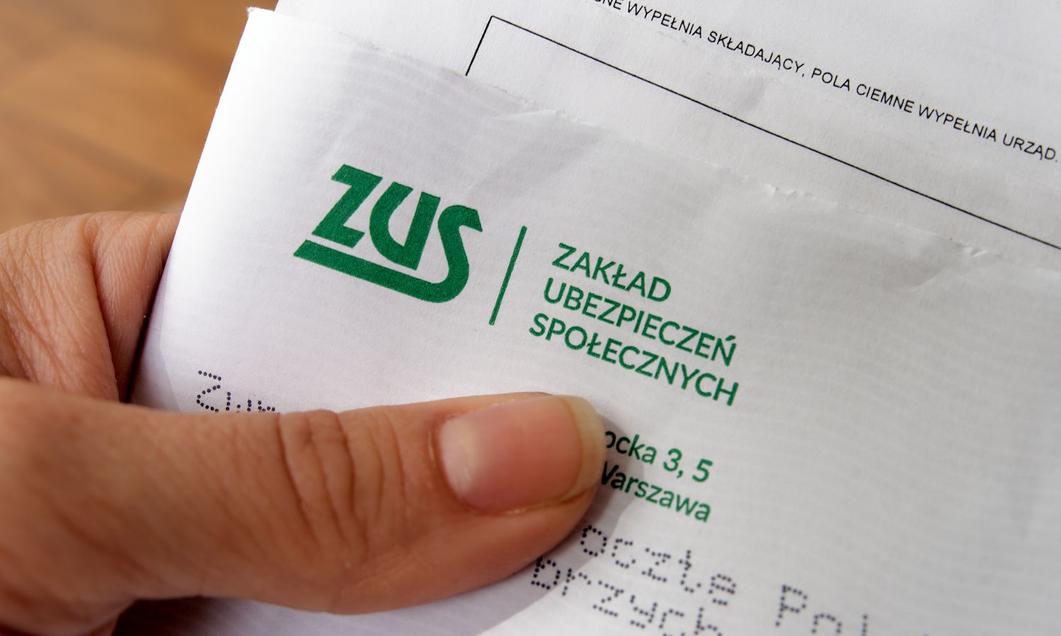 ZUS przestrzega Polaków. Ten świstek to bubel, nie przynoś do urzędu