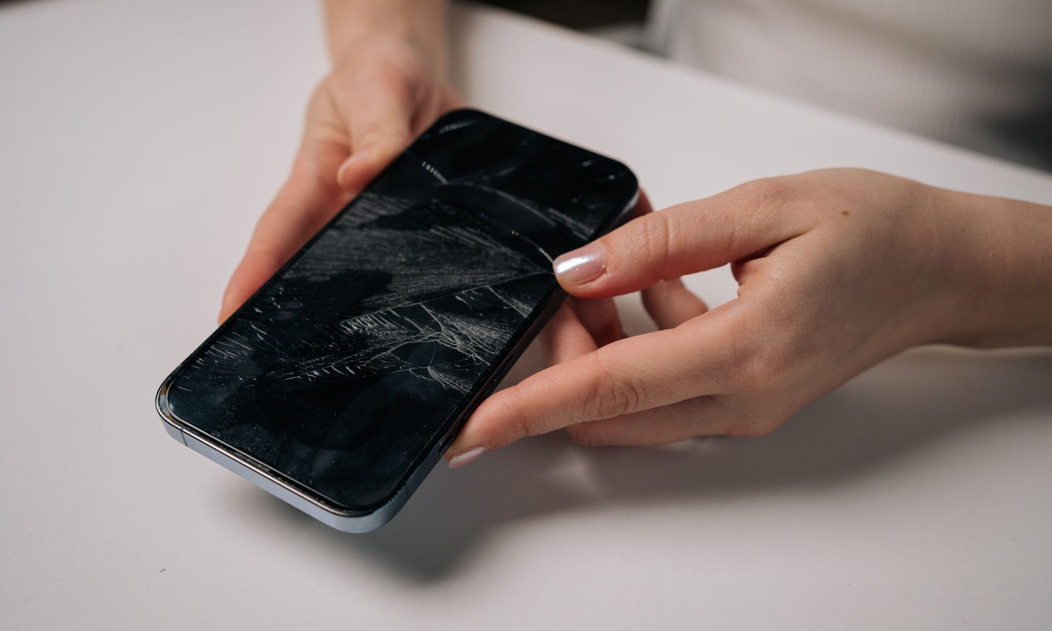 Pilnie wywal to z telefonu. Kradnie Polakom pieniądze z konta