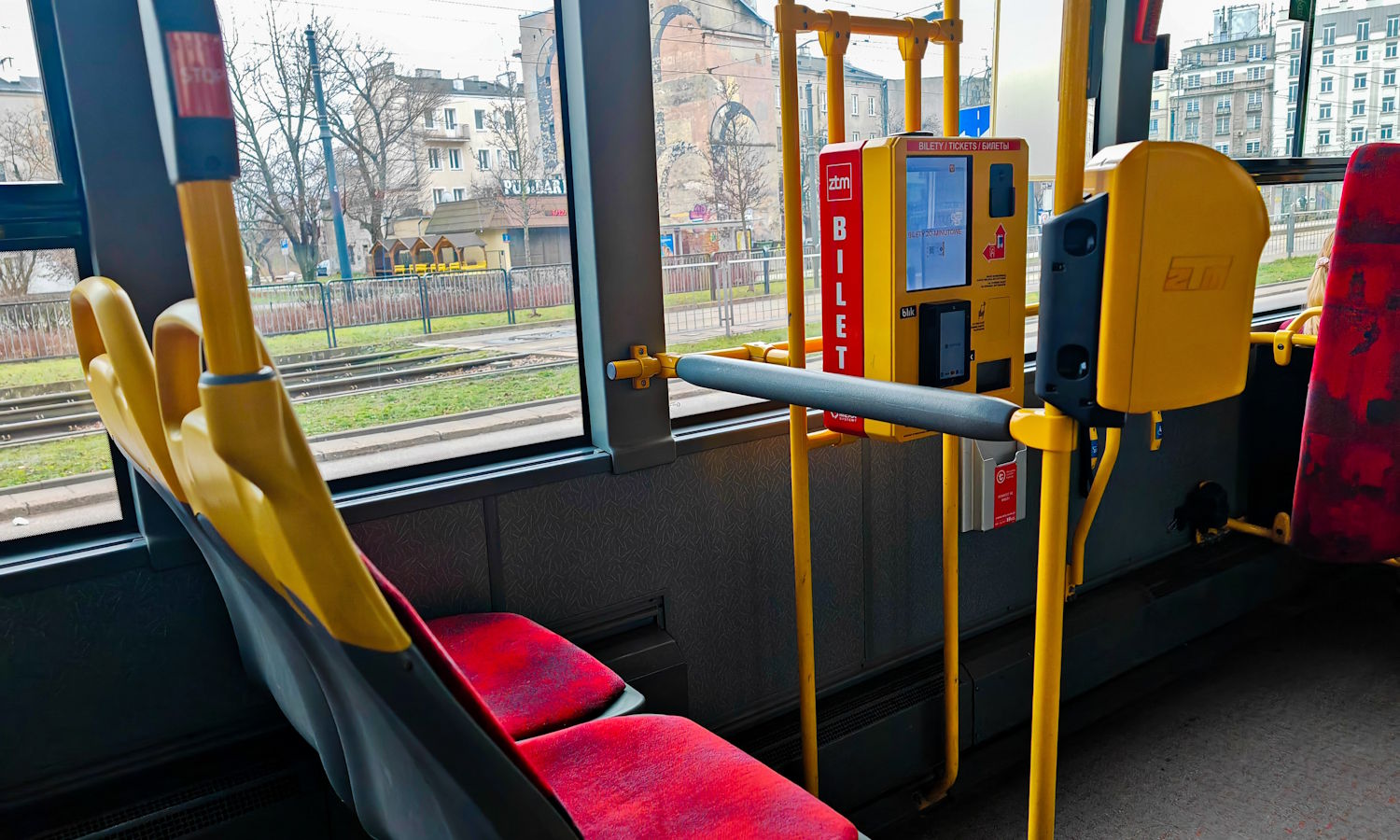 Wsiadasz do autobusu i tracisz pieniądze. Tak oszukują Polaków